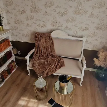 La Romantique Du Chateau 3*