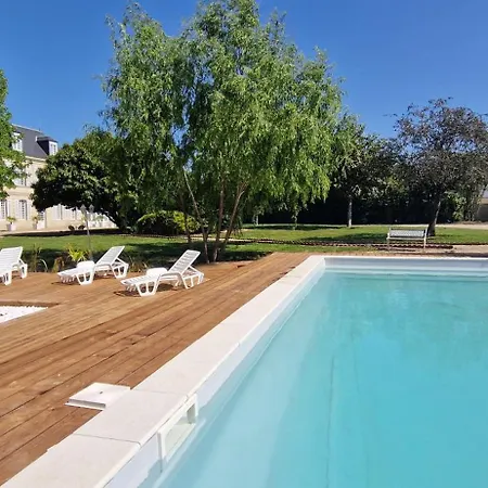 La Romantique Du Chateau Bed & Breakfast